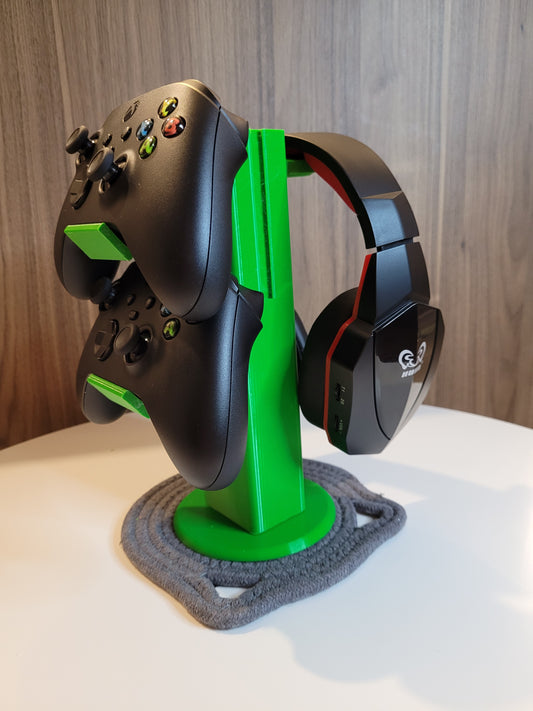 Gaming accessories stand